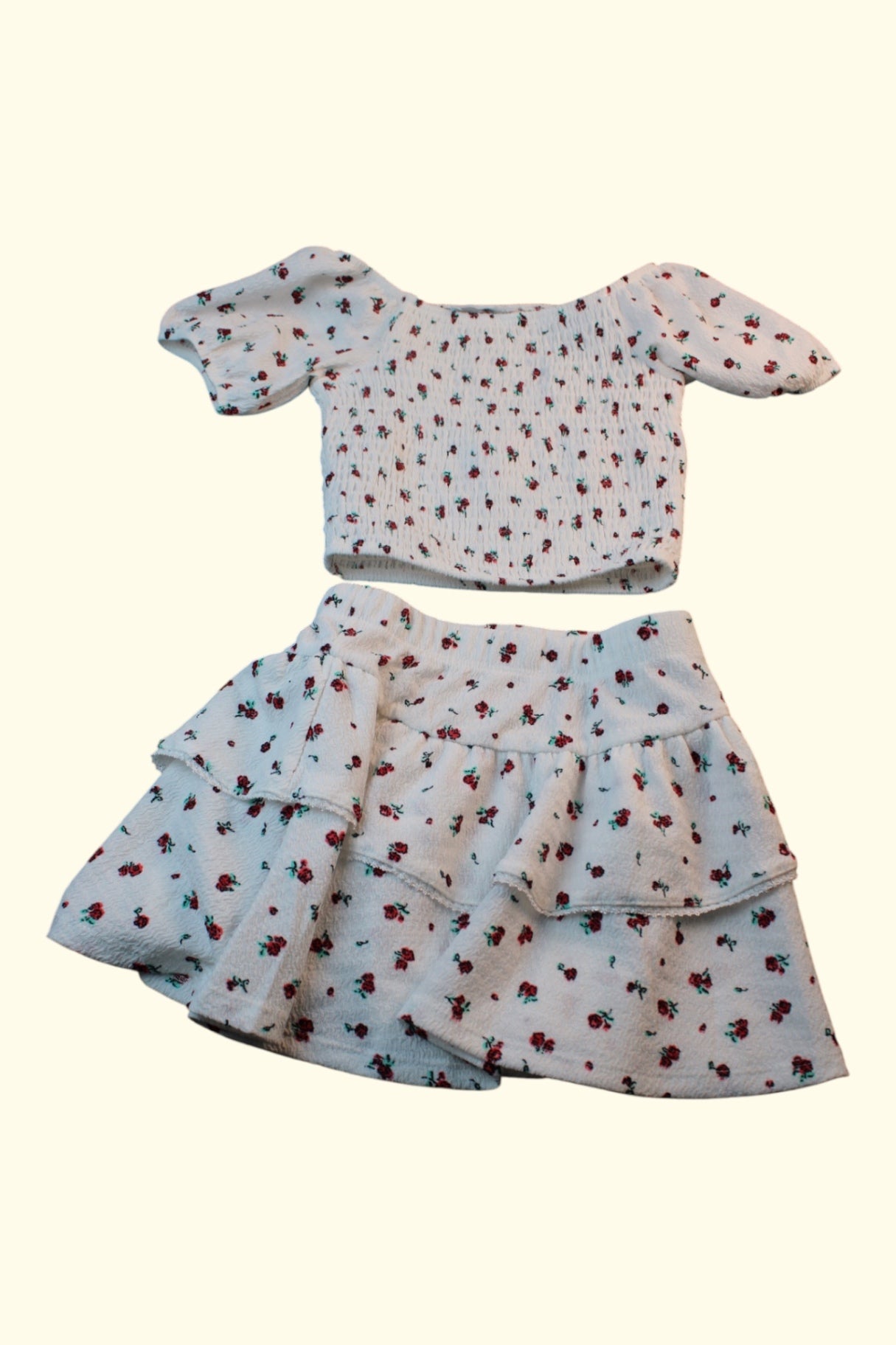 Primark Kidkiddo Set 104/ 110 Weiß mit Rot und Grün gemustert