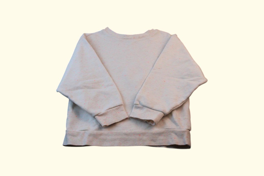 Kategorie 3 Sweatshirt 122 Beige mit Farb Flecken
