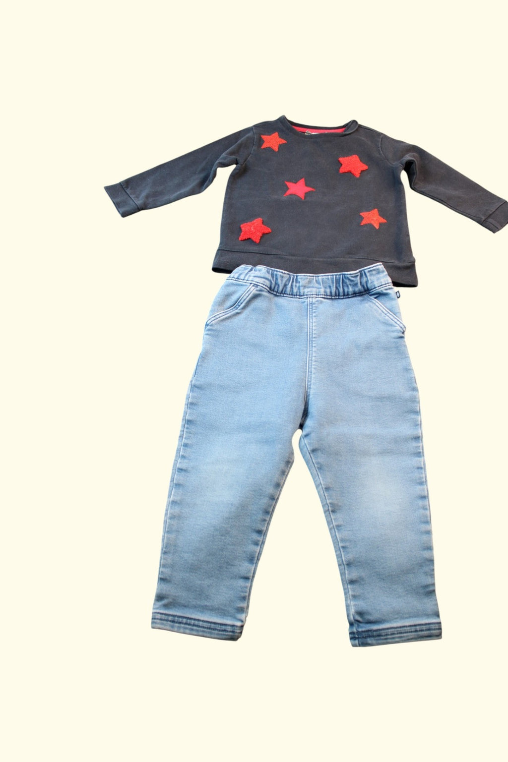 Steiff/ Petit Bateau 2er Kidkiddo Set 86 Dunkelgrau mit roten Sternen, hellblaue Jeans