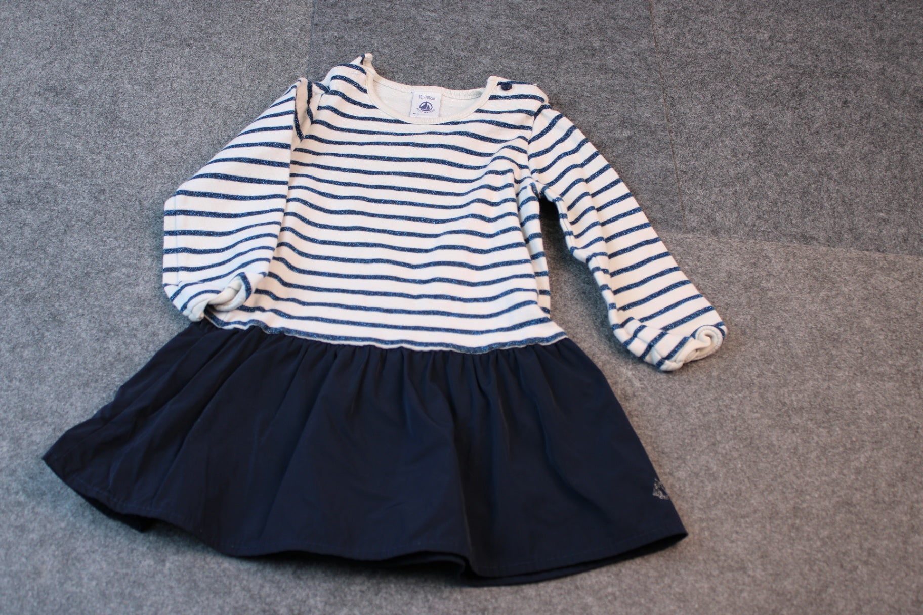 Petit Bateau Kleid 76 Weiß und Marineblau