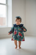  Kleid 82 Dunkelblau mit buntem Blumenmuster