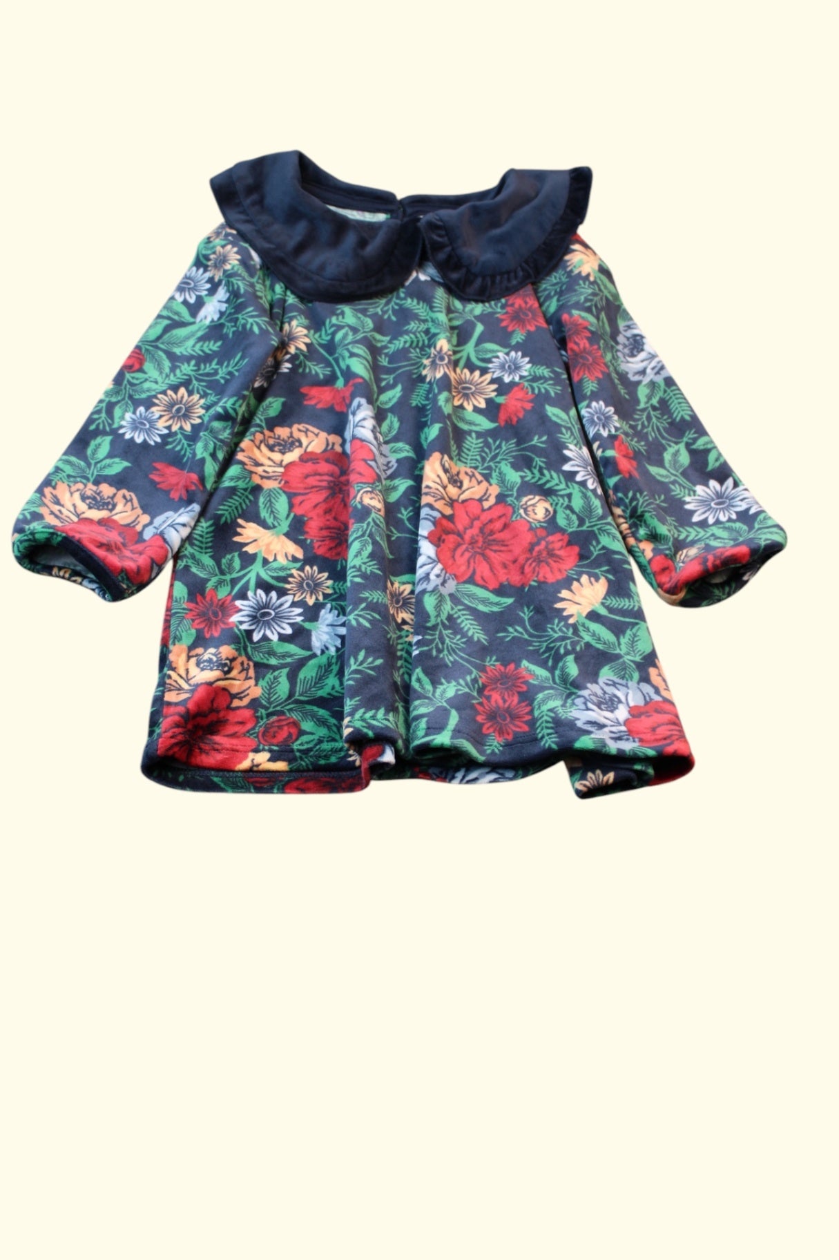  Kleid 82 Dunkelblau mit buntem Blumenmuster