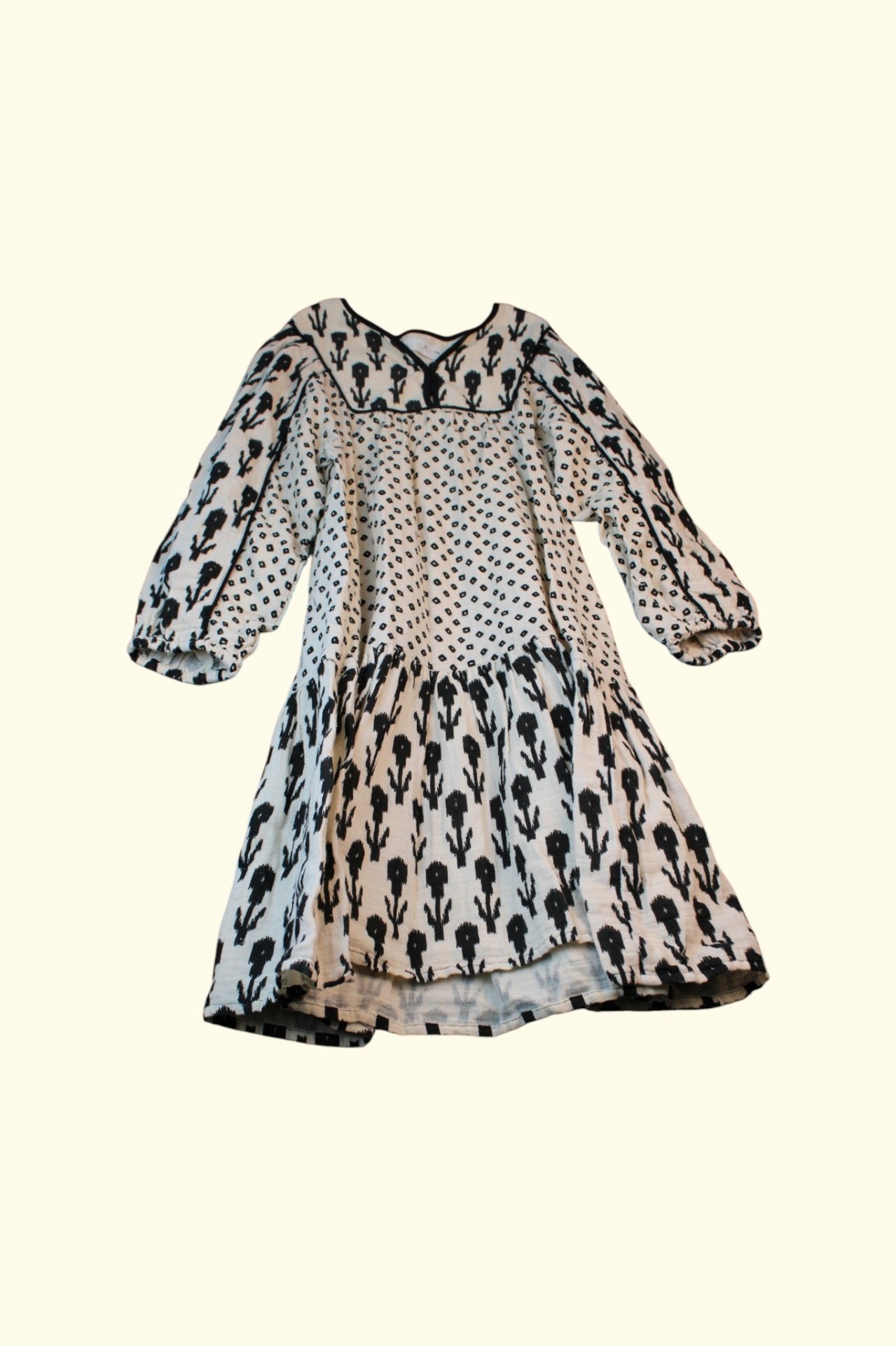 Kleid 122 Beige mit schwarz