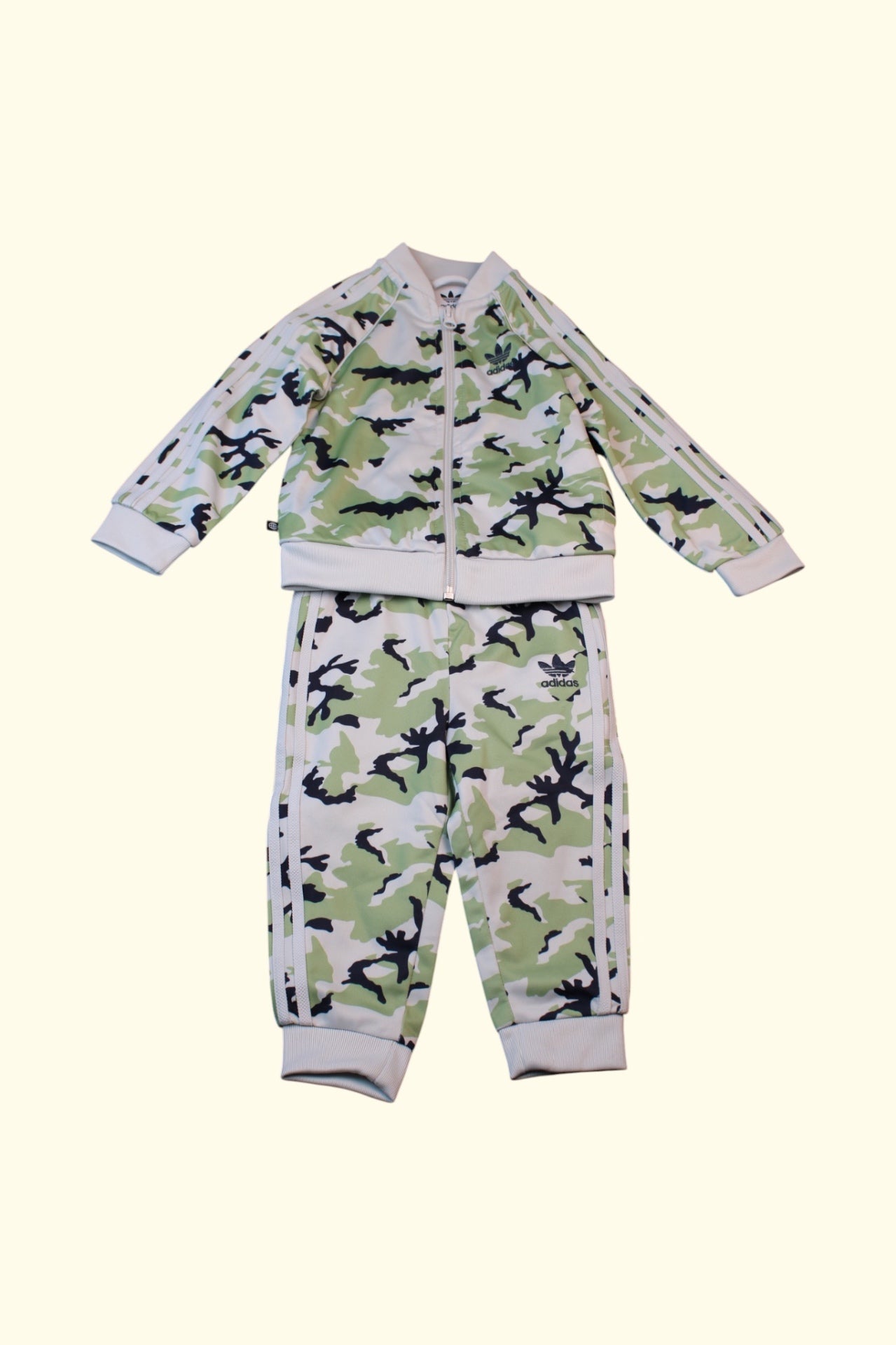 adidas 2er Kidkiddo Set 80 Camouflage-Muster in Grün, Schwarz, Creme